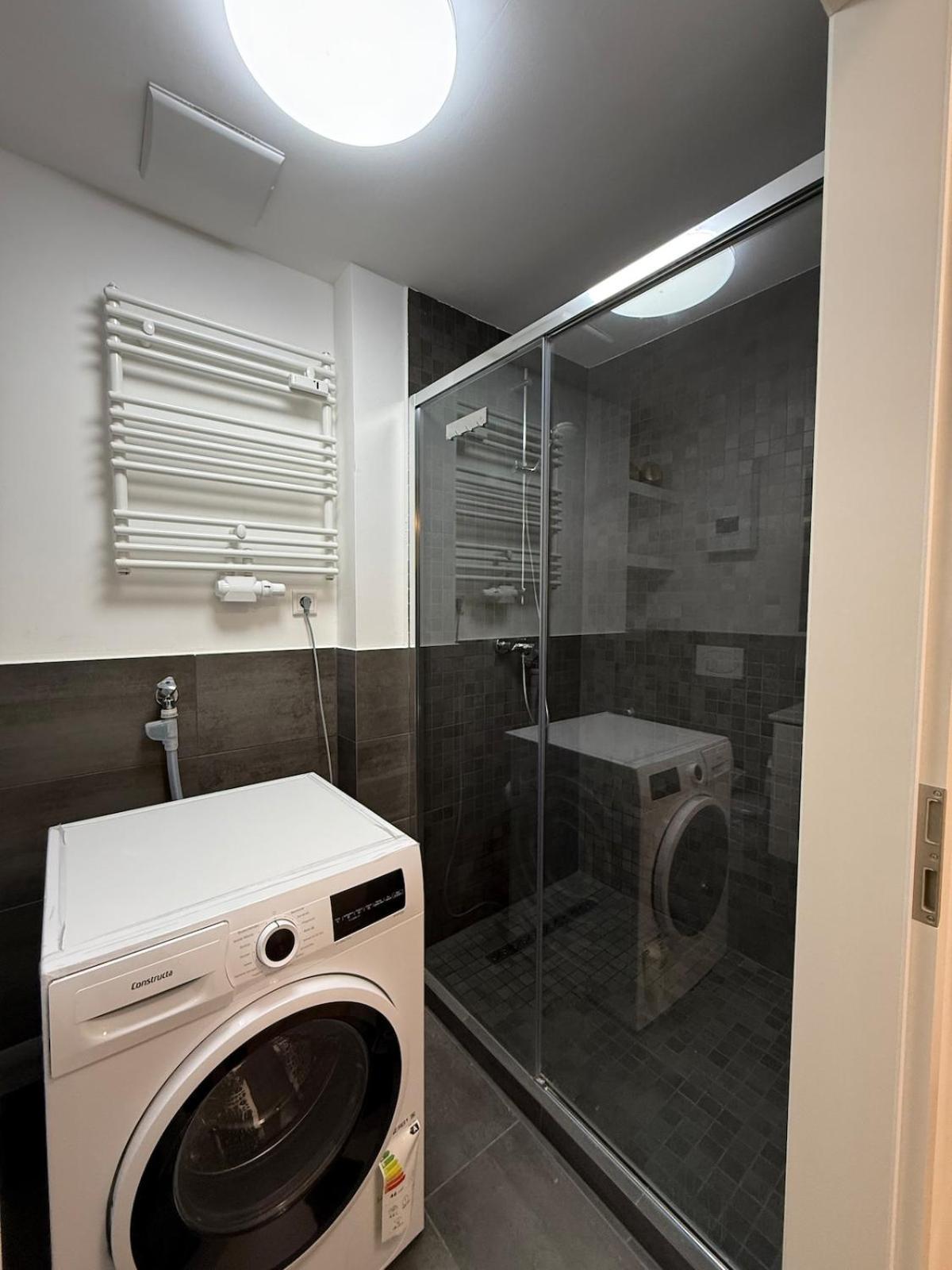 2 Zimmer Luxurioese Wohnung
